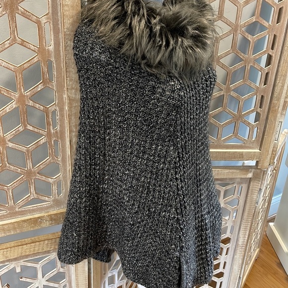 Roffe Accessories Faux fur Collar Sweater Poncho - Picture 5 of 12